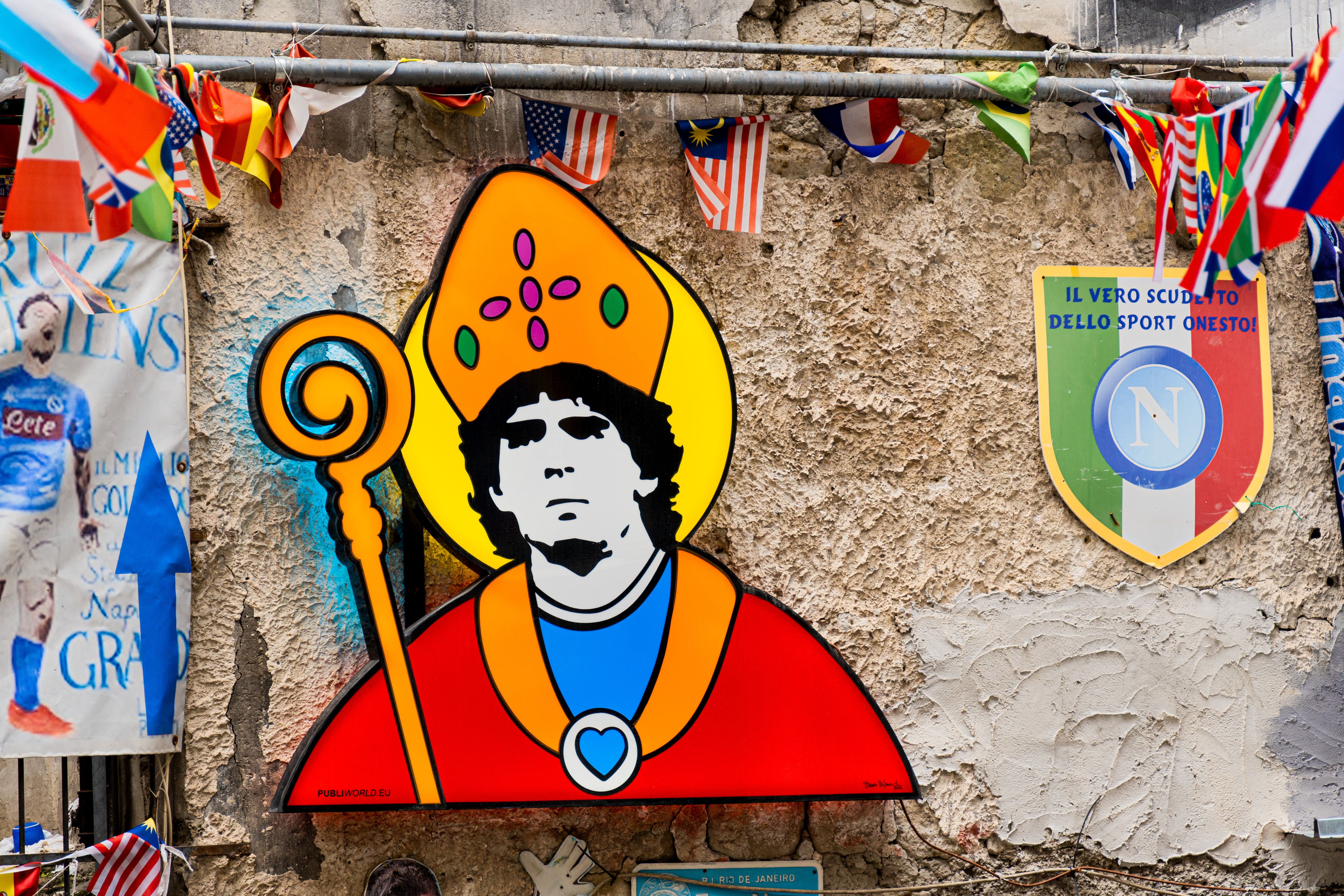 maradona neon quartieri spagnoli